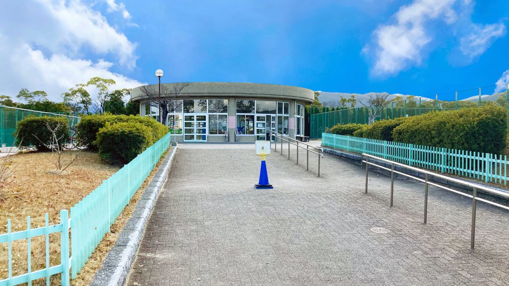 テニスクラブハウス正面