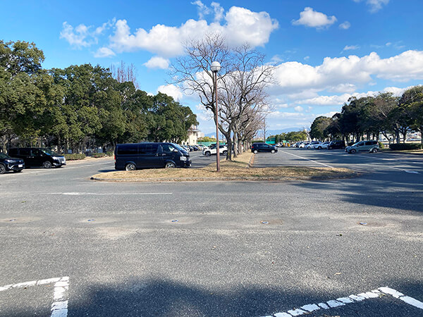 西部運動公園の西側駐車場